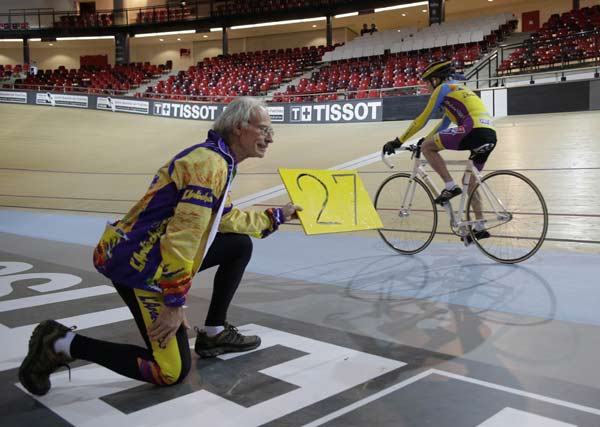 102-year-old cyclist sets world record