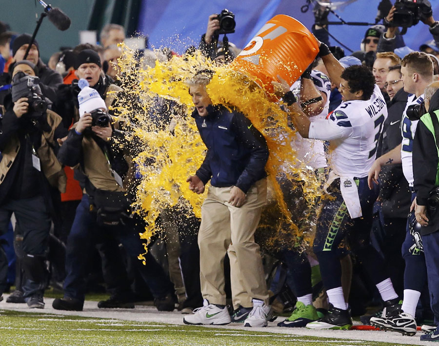 Seahawks beat Broncos in Super Bowl, Smith MVP