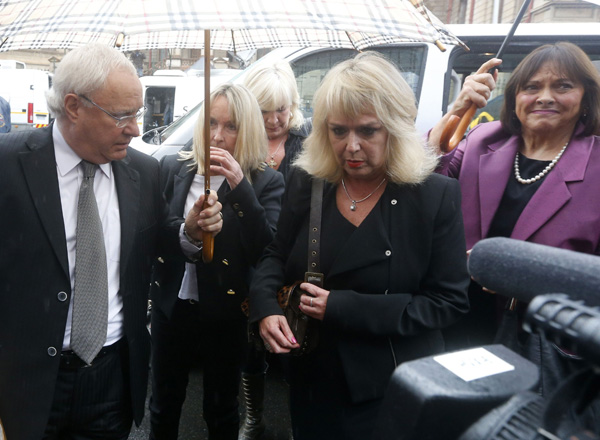 Pistorius murderer trial begins