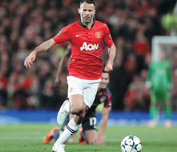 Veteran Giggs turns back clock with classic display