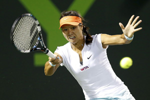 Serena Williams beats Li Na for Sony Open title
