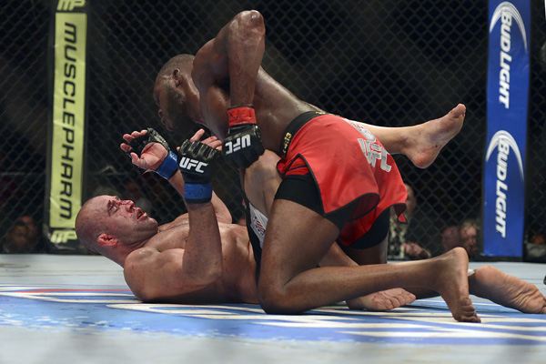 UFC: Jones defends light heavyweight title