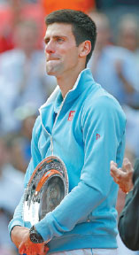 Djokovic fails again at mission impossible