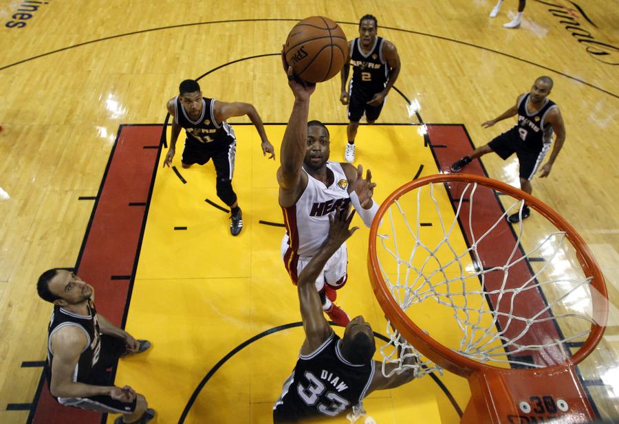 Spurs beat Heat to take 2-1 series lead