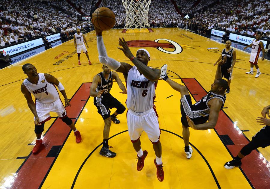 Spurs beat Heat to take 2-1 series lead