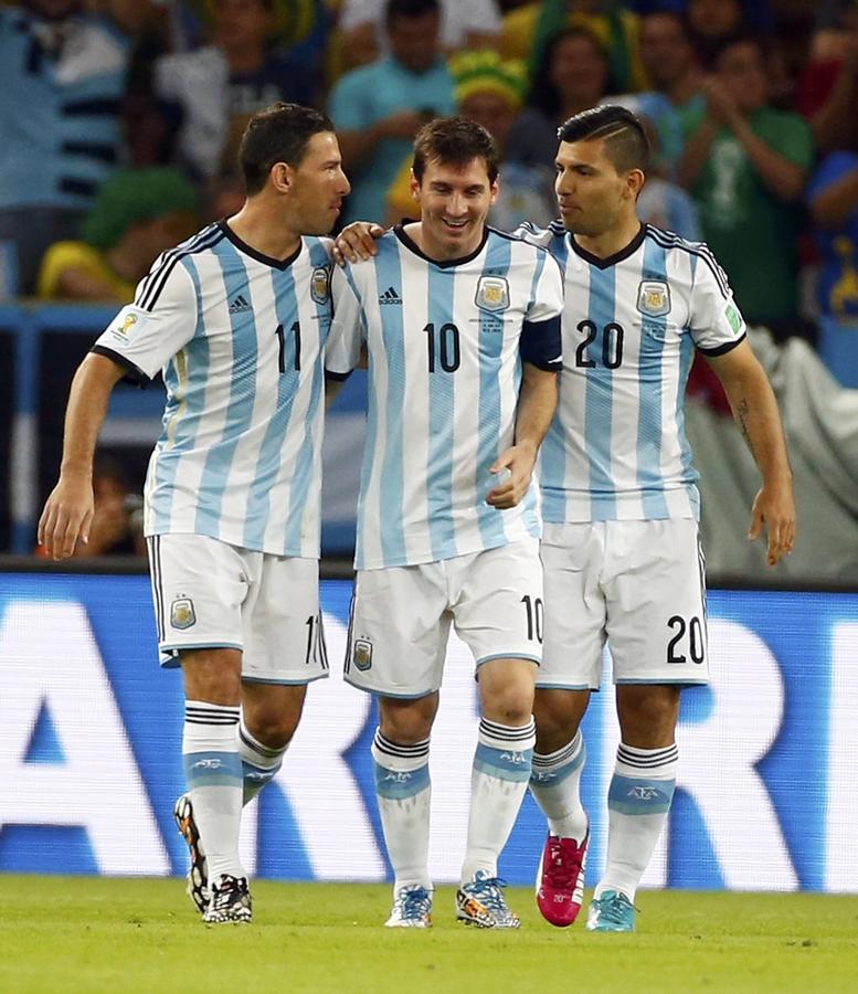 Messi scores and lifts Argentina 2-1 over Bosnia