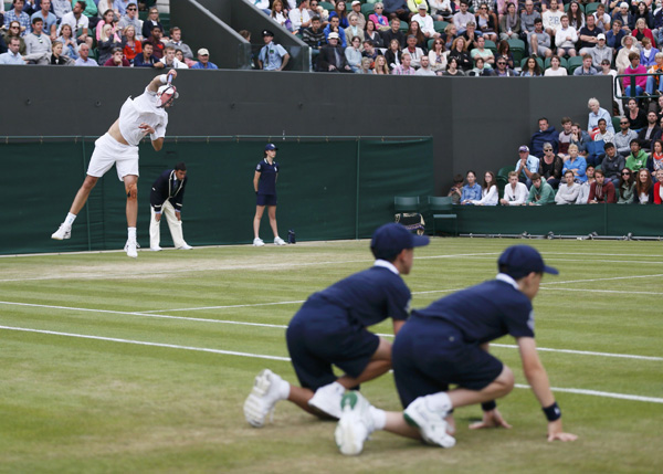 Isner takes 19-17 tiebreaker, wins at Wimbledon