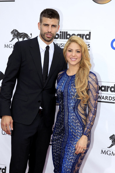 Shakira shakes her way to Brazil for World Cup closing show