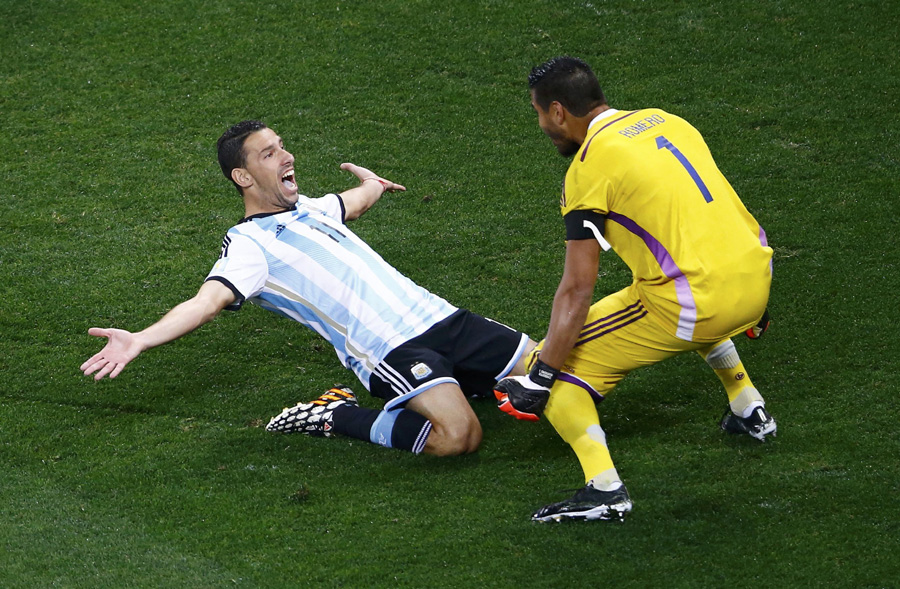 Argentina into World Cup final on penalties