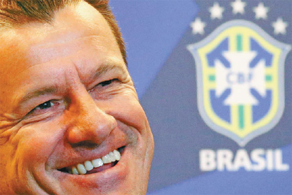 Selecao set for familiar coaching sequel