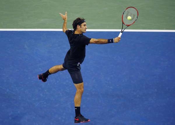 Federer saves 2 match points, reaches US Open SF