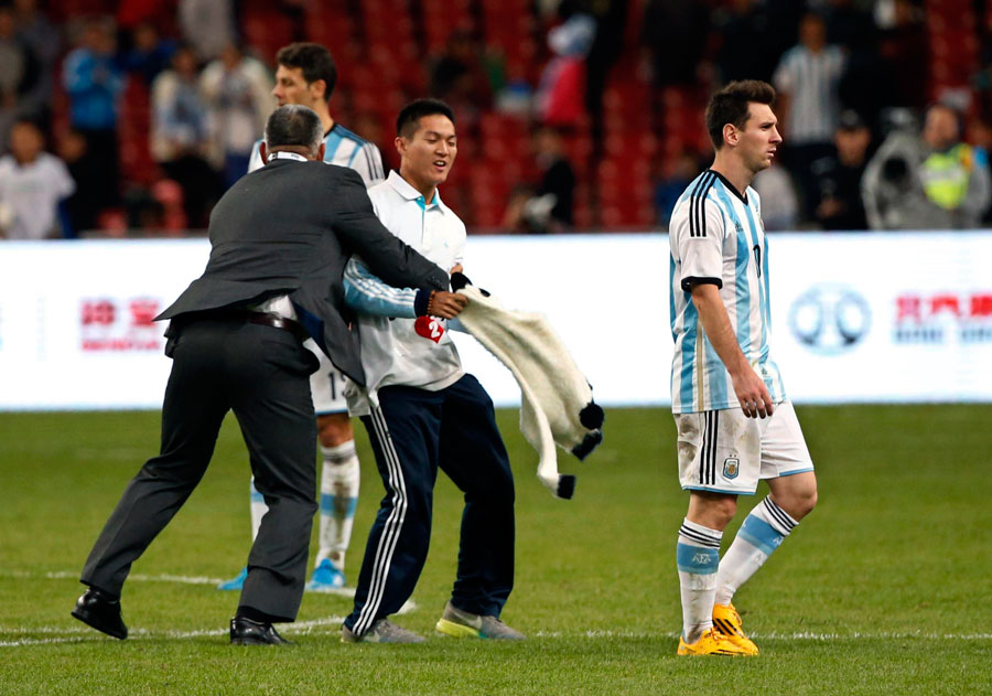 Argentina, Brazil soccer teams dazzle Beijing