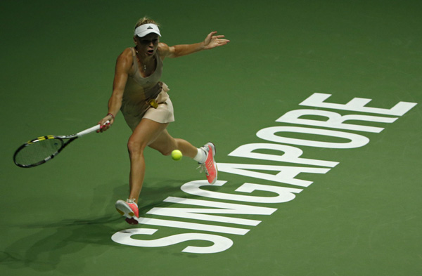 Wozniacki nails down Sharapova in WTA Finals