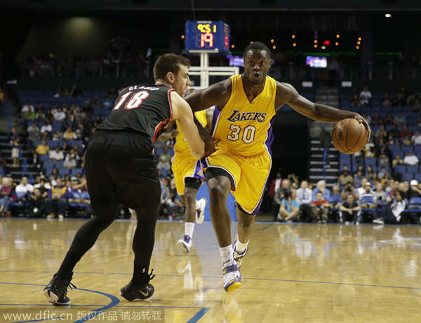 Rookie Randle leads Lakers past Blazers 94-86
