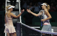 Wozniacki beats Radwanska at WTA Finals