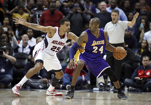 Struggling Lakers past Hawks 114-109