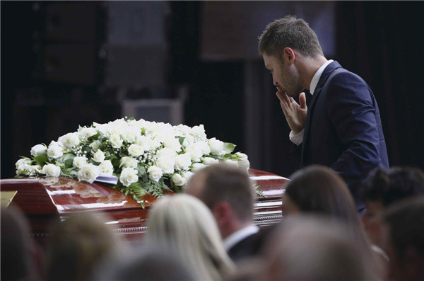 Cricketer Phillip Hughes laid to rest in hometown