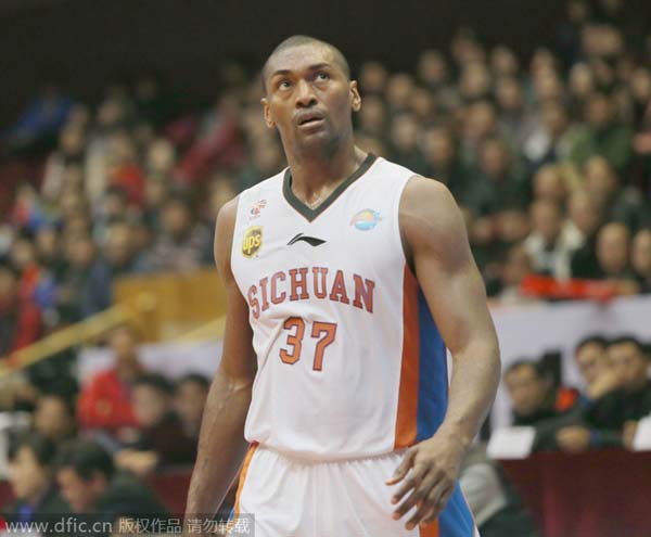 Metta World Peace to be replaced because of knee injury