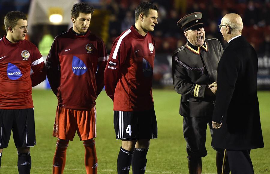 British, German soldiers play Christmas truce c