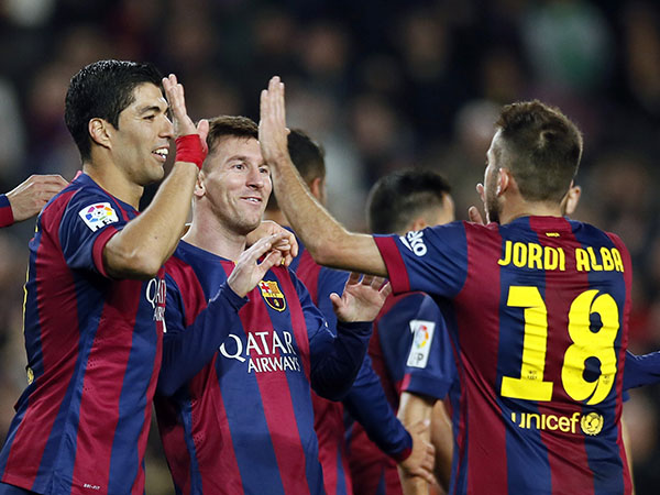 Suarez finally scores, Messi nets 2 in Barca win