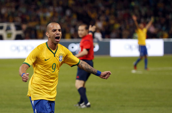 Shandong Luneng reveal interest in Brazil striker