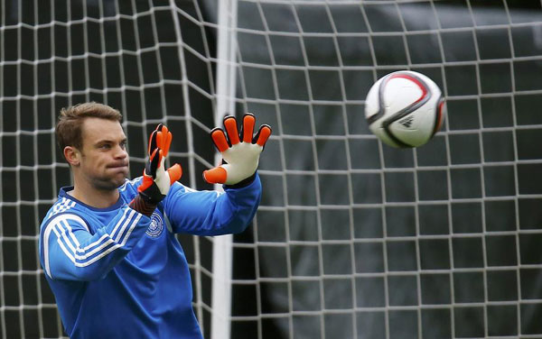 Manuel Neuer: Unfortunate to be only a goalkeeper