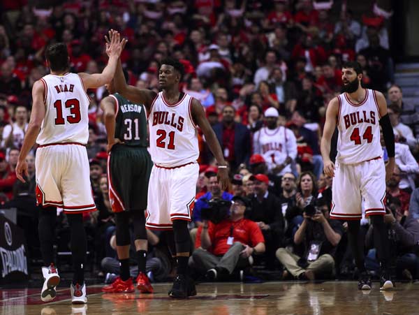 Butler scores 31, Bulls beat Bucks 91-82 to go up 2-0