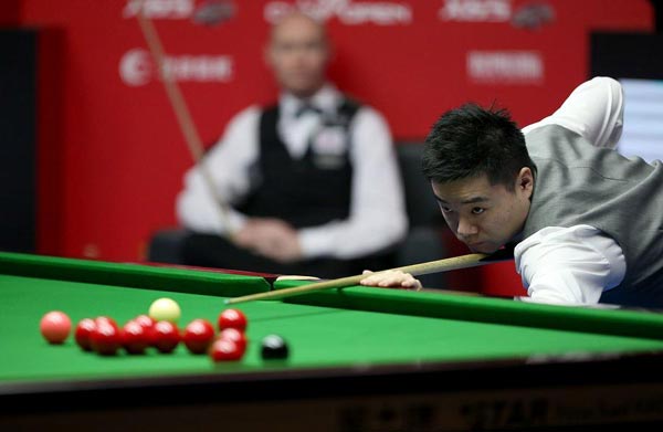 Ding trails Higgins 3-5 at snooker worlds second round