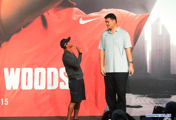 Woods plays golf with Yao Ming in Shanghai visit