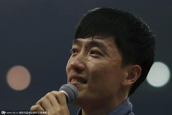 Tearful goodbye from China's star hurdler