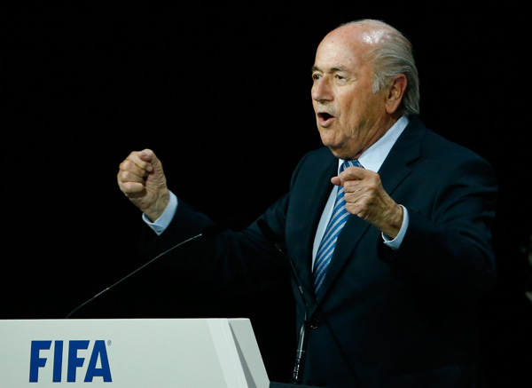 Blatter wins fifth FIFA term as challenger conce