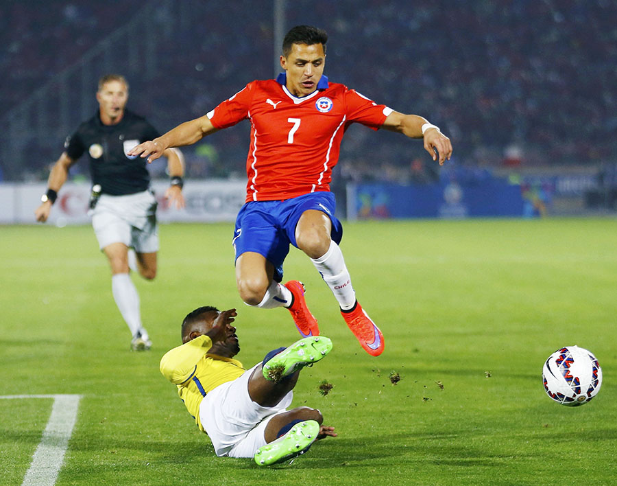 Vidal and Vargas lead Chile to opening Copa victory