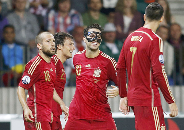 Spain edges Belarus 1-0 in Del Bosque's 100th match