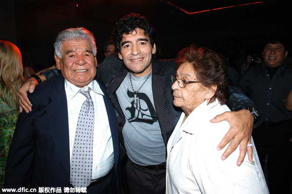 Maradona confirms his father 'went peacefully'
