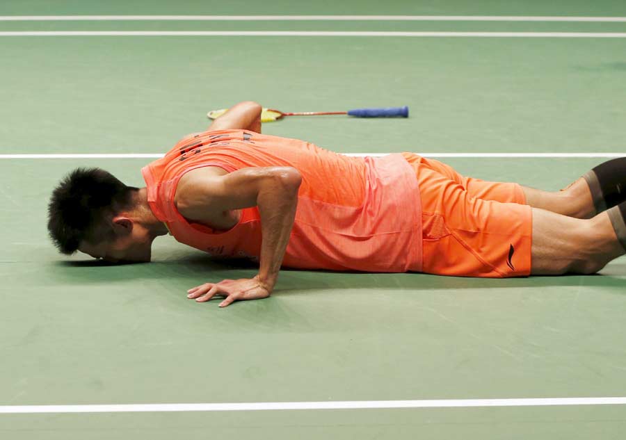 China's Chen beat Lee Chong Wei to retain world badminton crown