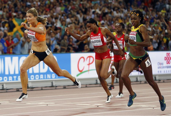 Schippers shifts up a gear to take 200m gold