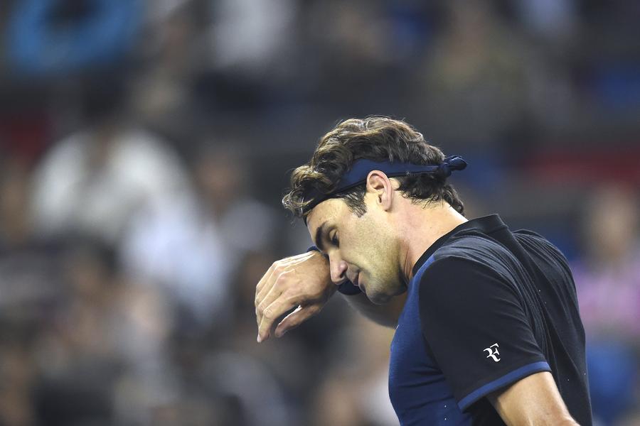 Federer knocked out in Shanghai opener