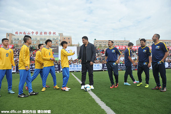 Ronaldo kicks off soccer academy in Beijing