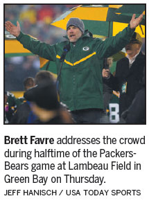 Favre welcomed back into Packer fold