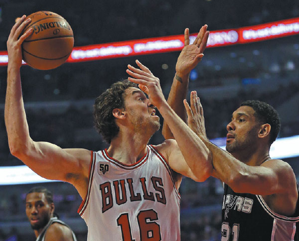 Gasol does double dip duty to help sink Spurs