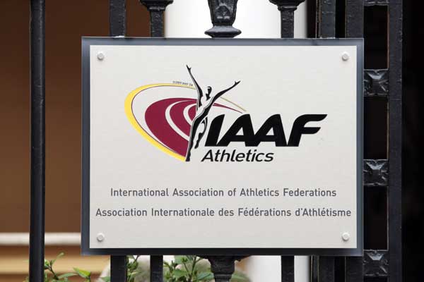 IAAF's Davies steps aside to allow ethics investigation