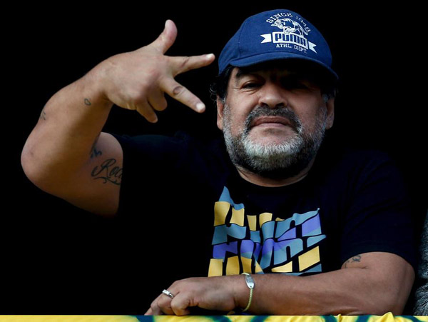 Former soccer star Maradona accuses ex-wife of asset plundering