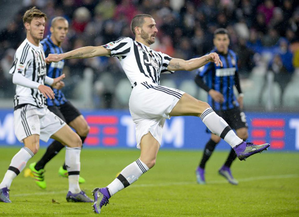Juventus beats Inter 2-0 to extend lead to 4 points