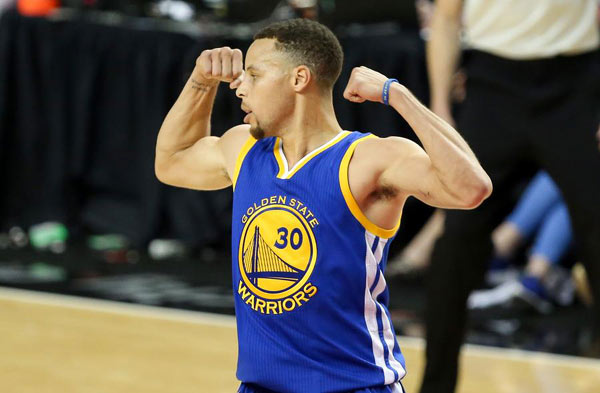 Stephen Curry unanimously wins MVP for second straight season
