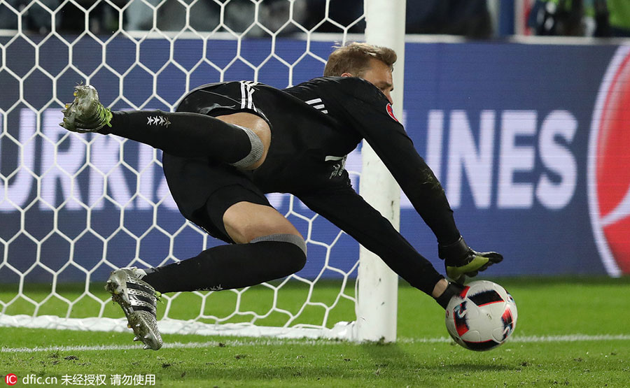 Germany beat Italy 6-5 in shootout to reach semis