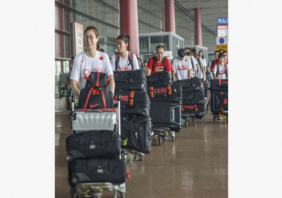 Chinese women's basketball team jets off for training