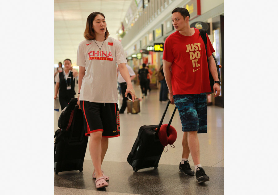 Chinese women's basketball team jets off for training