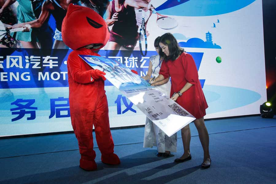 Pregnant Li Na cheers for Wuhan Open 2016