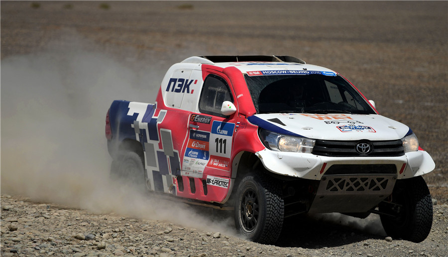 Silk Way Rally drivers battle sand and dust