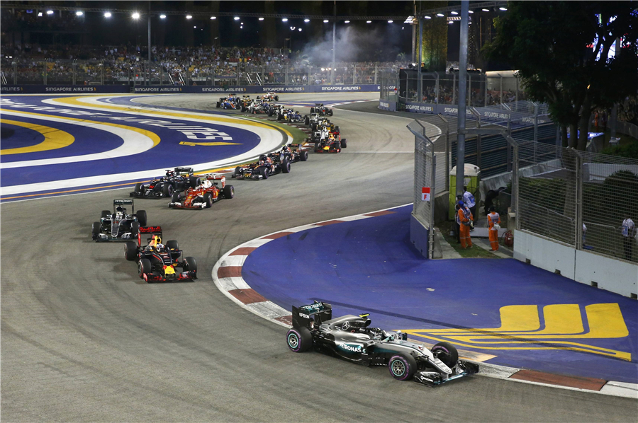 Nico Rosberg shines at 2016 Singapore F1 Grand Prix Night Race